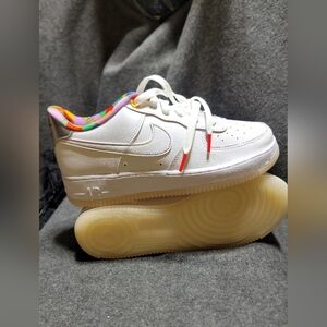 Nike Air Force 1 LV8 Low 'Playful Print'. 7Y / 8.5W